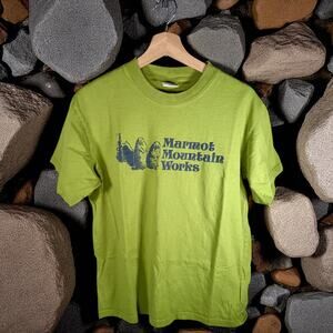 3/$20 Marmot Mountain Works Men's Adult Medium Green S/S Graphic T-Shirt Beavers